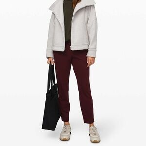 Lululemon | On The Fly Pant 28” | Size 6 | Cassis Garnet